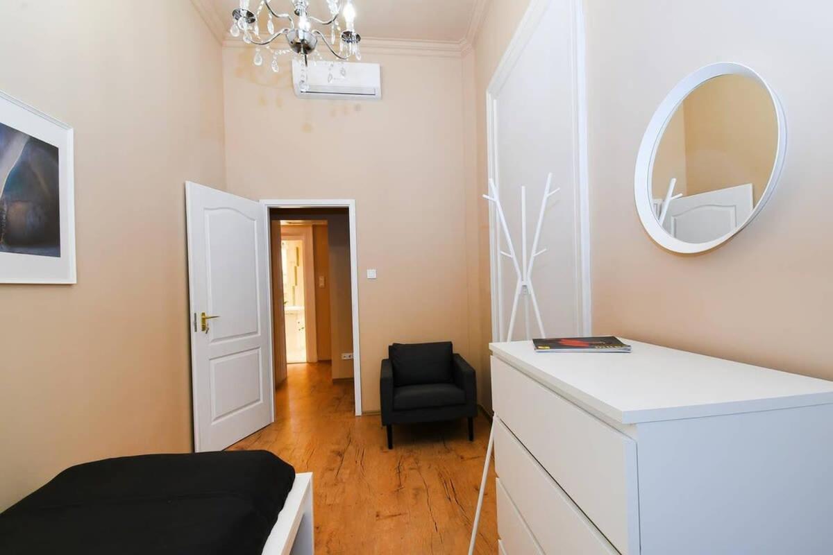 Very Central Very Spacious New Home บูดาเปสต์ ภายนอก รูปภาพ